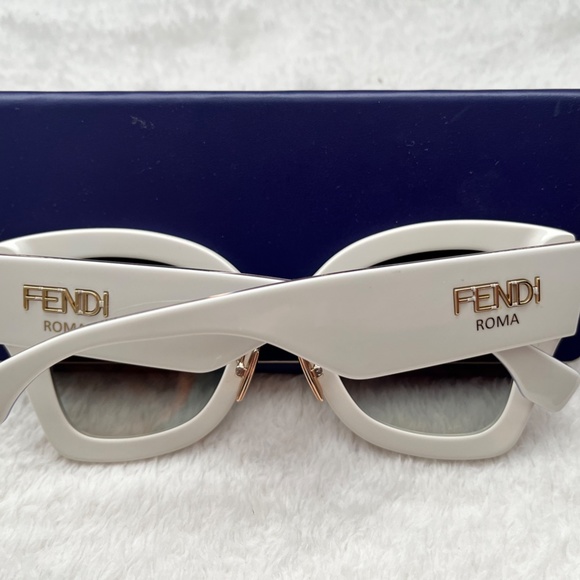 Fendi Sunglasses - Picture 5 of 5